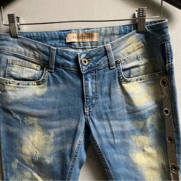 Stylish Blue Jeans with Red Accent - Picture 3 of 12